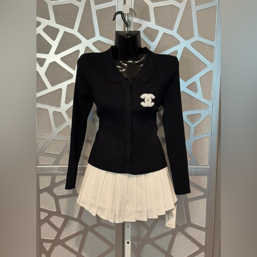 Chic White Pleated Skorts